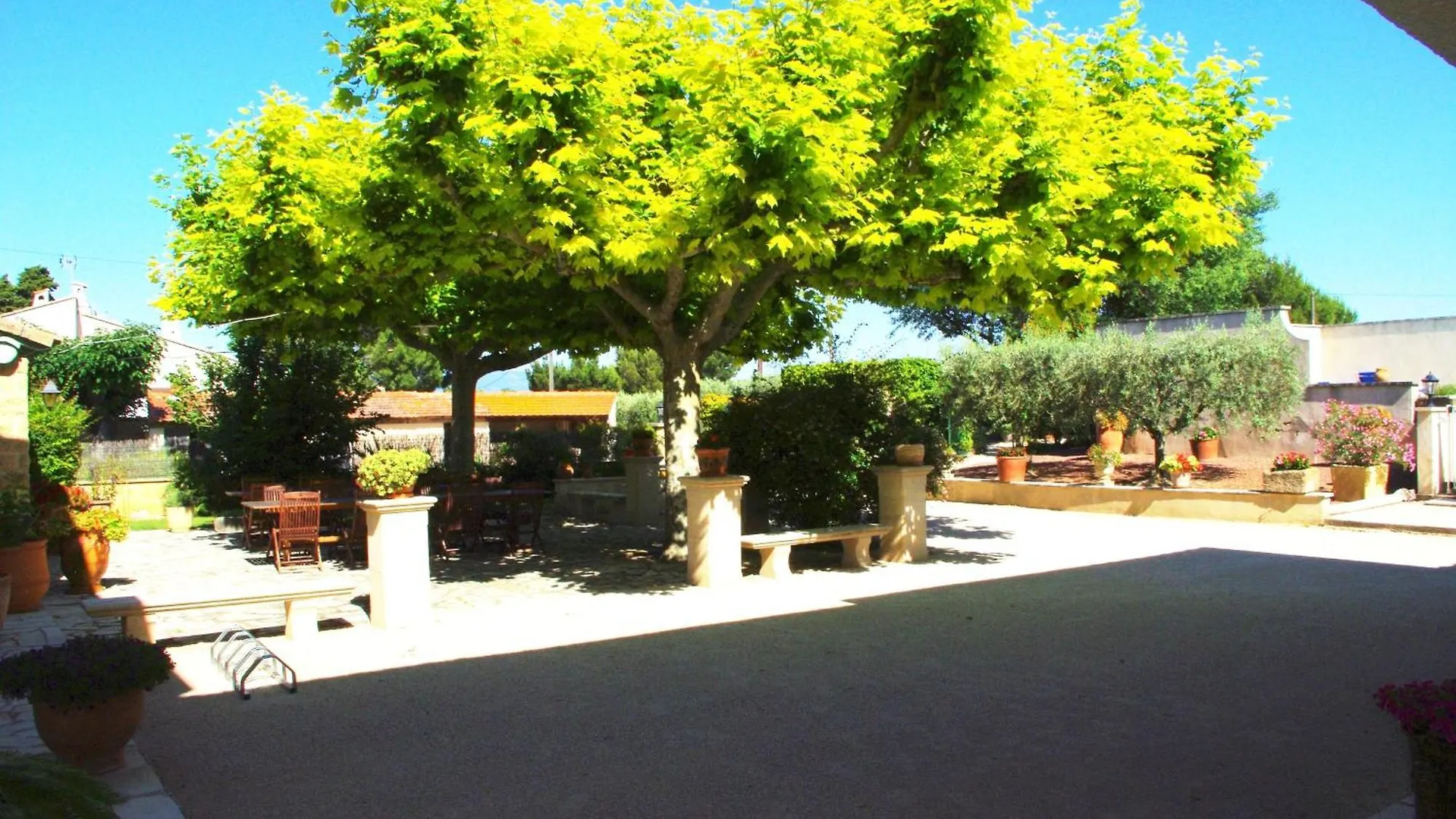Le Mas De L'Amandier Saint-Saturnin-lès-Avignon