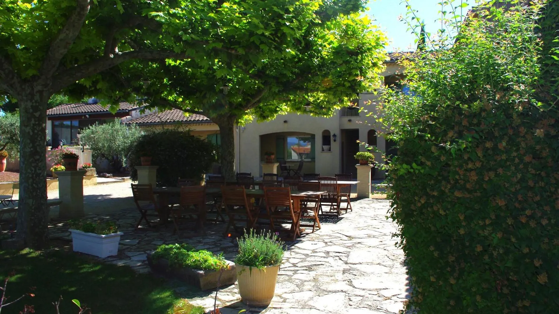 Le Mas De L'Amandier Saint-Saturnin-lès-Avignon 3*,