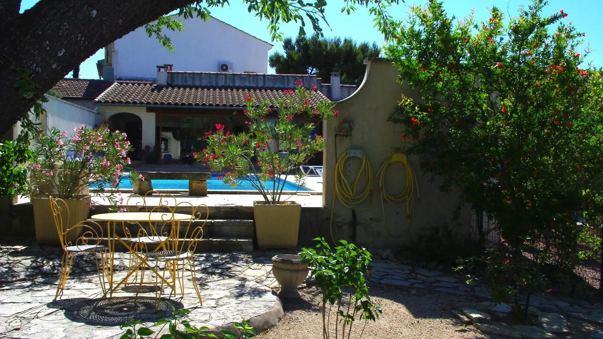 Le Mas De L'Amandier Saint-Saturnin-lès-Avignon